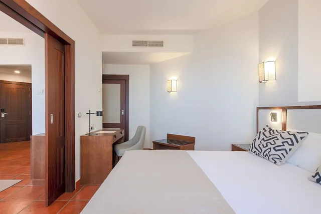 جناح جونيور بسريرين منفصلين بإطلالة على البحر مع أريكة، Puerto Antilla Grand Hotel 1/6
