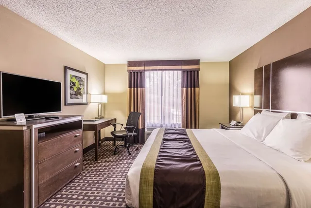 غرفة بسرير كينج لذوي الإعاقة، Quality Inn West Plains MO 1/4