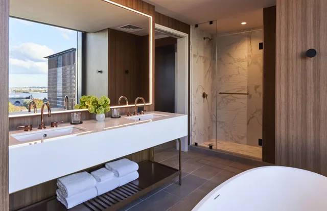 1 Bedroom, Patron, Suite, Accessible, Omni Boston Hotel at the Seaport 3/4