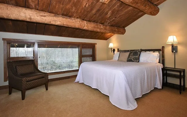شاليه بسريرين كينج وسرير كوين بـ5 غرف نوم مع أريكة، Seven Springs Resort 4/8