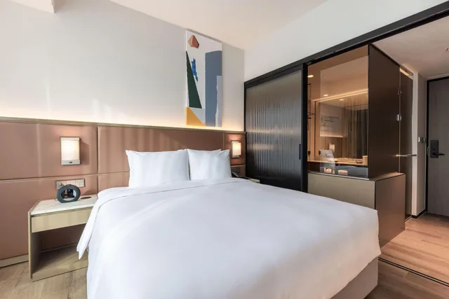 Room, Double Bed, with View, AC Hotel by Marriott Seoul Gangnam 2/5