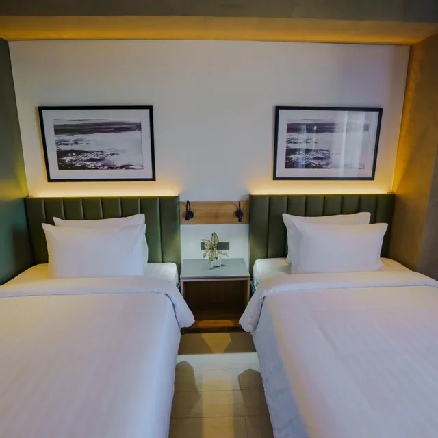 غرفة بسريرين منفصلين بشرفة في طابق مرتفع، Venus Parkview Hotel 3/5