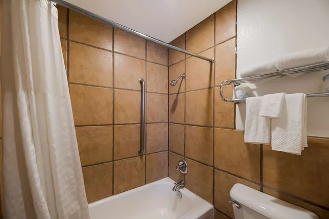 Upgrade, Queen Bed، Rodeway Inn Downtown 3/3