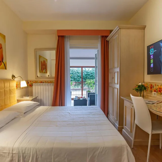 غرفة صغيرة مزدوجة بشرفة، Hotel Jane 4/10