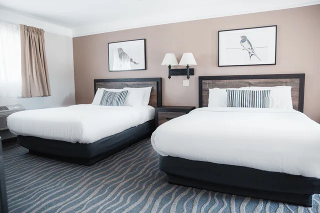 جناح عائلي بسرير كينج وسريرين كوين بغرفتي نوم، Inn at Mount Shasta 6/7