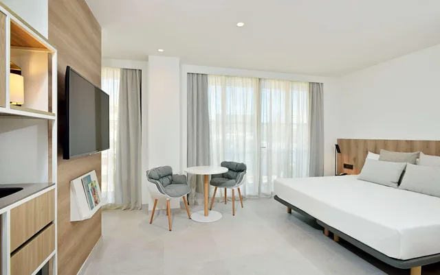 Loft, Junior Suite، Innside by Melia Calvia Beach 2/10