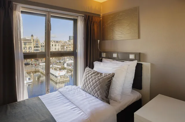 غرفة مفردة بإطلالة على القناة، Hotel CC 1/5