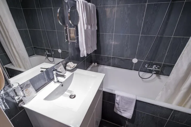 غرفة مفردة، Diplomate Hotel 4/6
