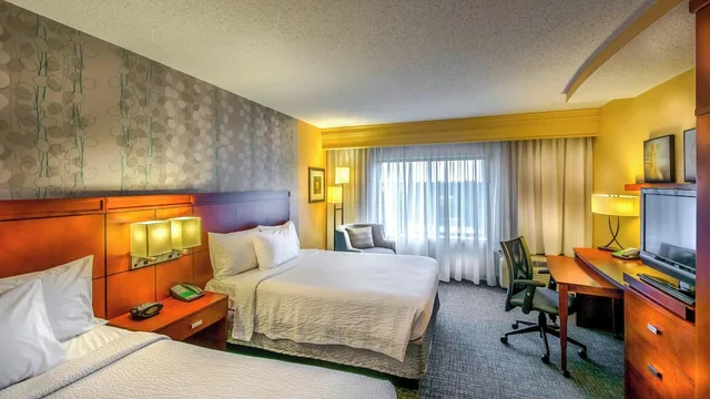 room, 2 queen beds, Courtyard Greensboro Airport 5/10