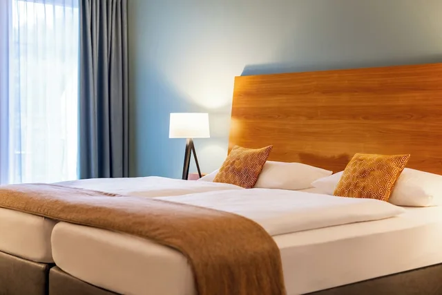 غرفة كومفورت بسرير كينج بشرفة بغرفة نوم واحدة، Parkhotel Maximilian Ottobeuren 2/2