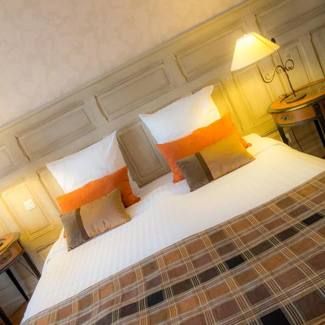 Suite, Laugeval 5/10