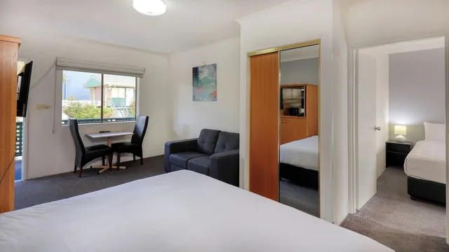 غرفة عائلية بسرير كينج وسريرين منفصلين، Best Western Cattle City Motor Inn 4/10