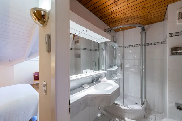غرفة قياسية بسرير مزدوج، Les Bains de Saillon 5/5