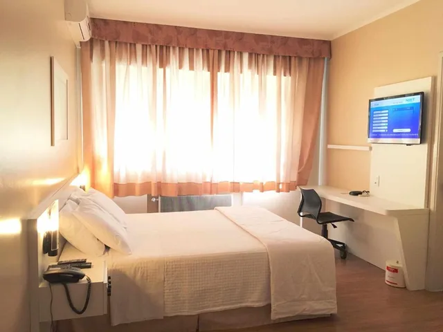 غرفة رباعية، Cosmos Hotel 4/8