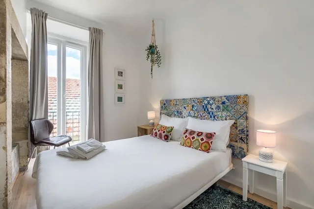 غرفة بسرير مزدوج بشرفة بحمام مشترك، The Color Hostel 1/8