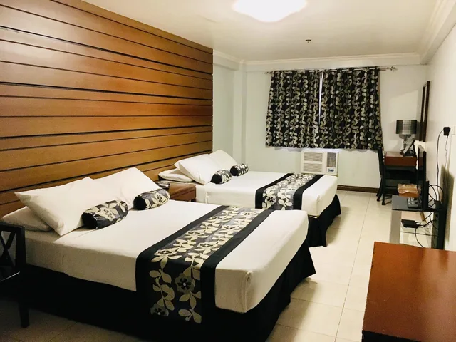 غرفة عائلية بسريرين كوين، Jupiter Suites 2/5