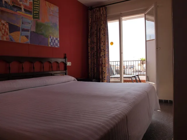 Room, Double or Twin Bed, Pool View, Attic، El Cid Hotel 2/4