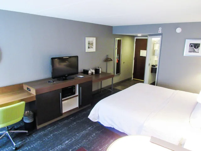 استوديو بسرير كينج، Hampton Inn Suites Newtown 4/6