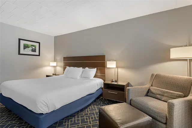غرفة بسرير كينج بحوض استحمام لذوي الإعاقة، Best Western Hunt's Landing Hotel Matamoras/Milford 1/4