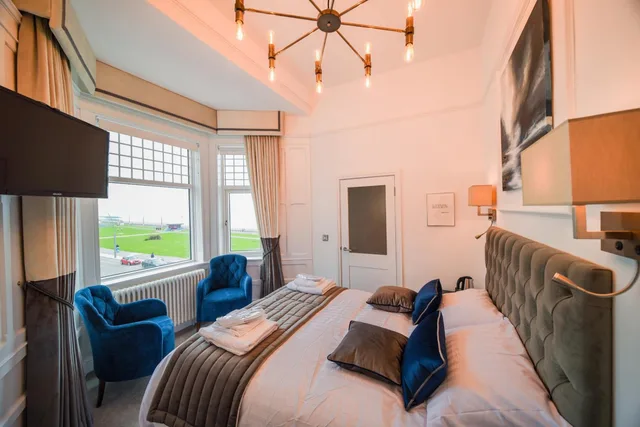 Deluxe, Double Bed, Side Sea View, The Strand Hotel 3/4