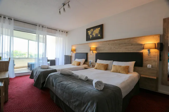 Room, Triple, 1 Double and 1 Single Bed, Brit Hotel Bleu Nuit 3/5
