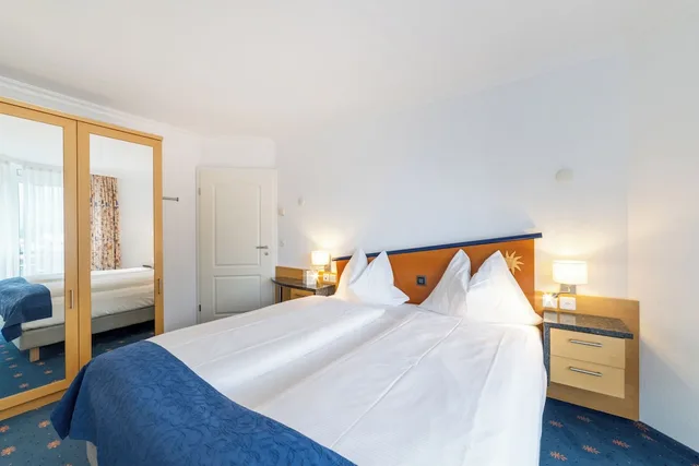 جناح بسرير مزدوج مع أريكة، Turmhotel Victoria 1/10