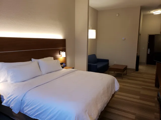 غرفة بسرير كينج، Holiday Inn Express Hotel And Suites Douglas 1/4