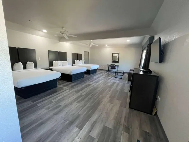 جناح تنفيذي بسرير كوين، Days Inn Dickinson Tx 1/6