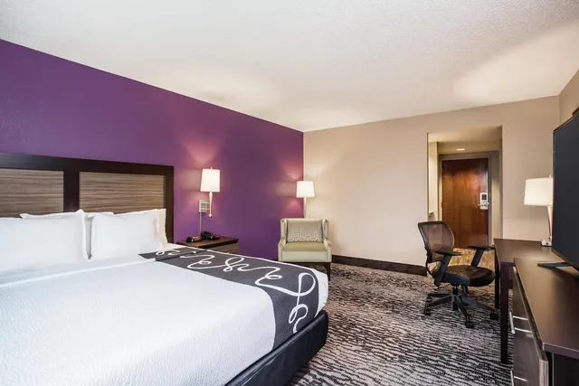 غرفة قياسية بسرير كينج، Comfort Inn & Suites Clearwater South 1/2