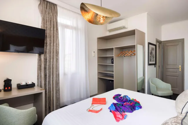 غرفة ديلوكس بسرير مزدوج أو سريرين منفصلين بإطلالة على البحر، Best Western Hotel des Orangers 6/8