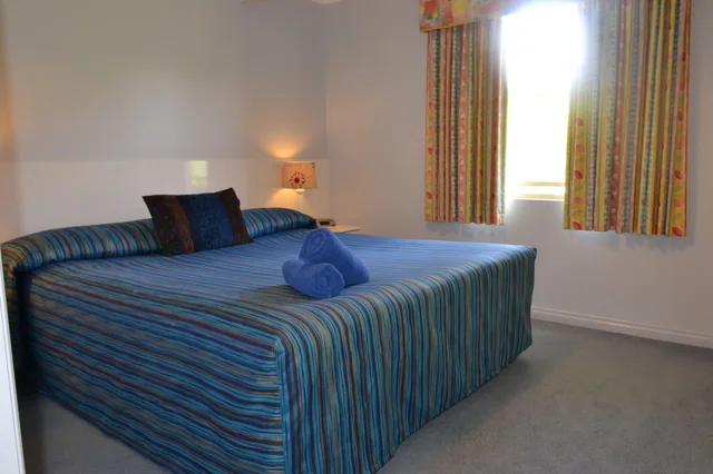 Villa, 3 Queen Beds, Garden View, DOLPHIN LODGE 2/10
