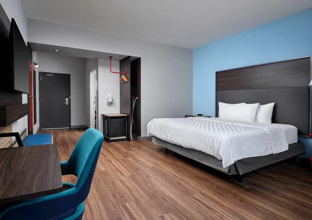 غرفة بسرير كينج بحوض استحمام لذوي الإعاقة، Tru By Hilton Indianapolis Downtown In 1/4
