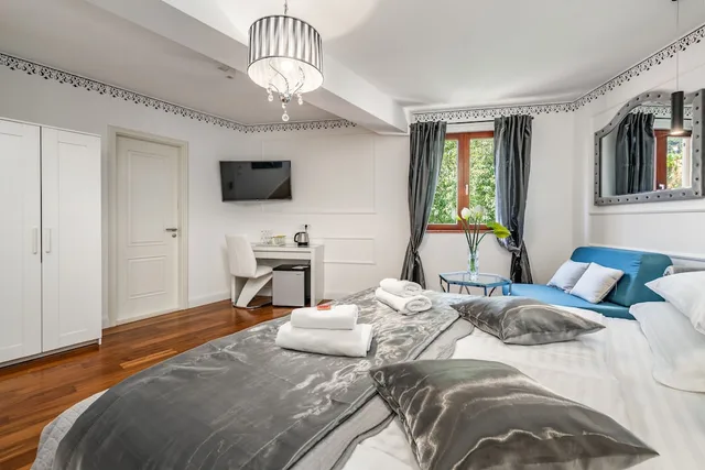Comfort, Queen Bed, City View, Galeria Valeria Seaside Downtown - MAG Quaint & Elegant Boutique Hotels 2/7