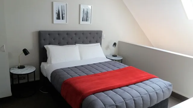 1 Bedroom, Apartment, Queen Bed, Kitchenette, Bay Palm Motel 5/10