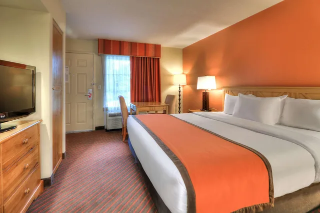 غرفة بسرير مزدوج، Econo Lodge Pigeon Forge Riverside 1/9