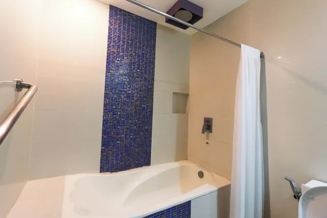جناح بسرير كوين، Icon Hotel North Edsa 2/4