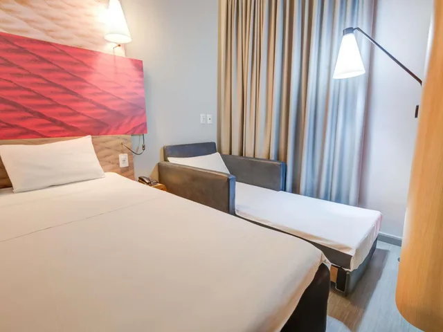 غرفة بسرير مزدوج مع أريكة، Ibis Paranagua 3/8
