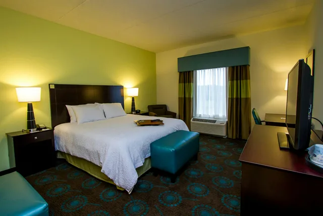 غرفة بسرير كينج، Hampton Inn Fayetteville 1/3