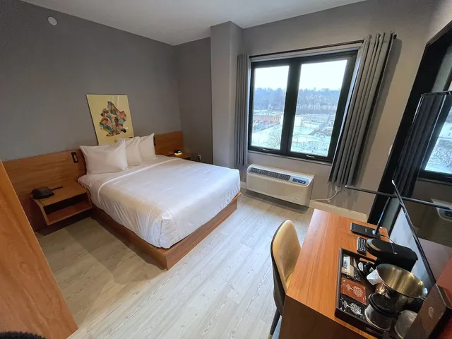 Standard, King Bed, Accessible, Liberty View Brooklyn Hotel 1/1