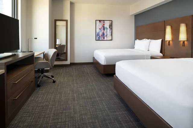 جناح بسريرين كوين بغرفة نوم واحدة مع أريكة لذوي الإعاقة، Residence Inn by Marriott Oakland Downtown 1/2