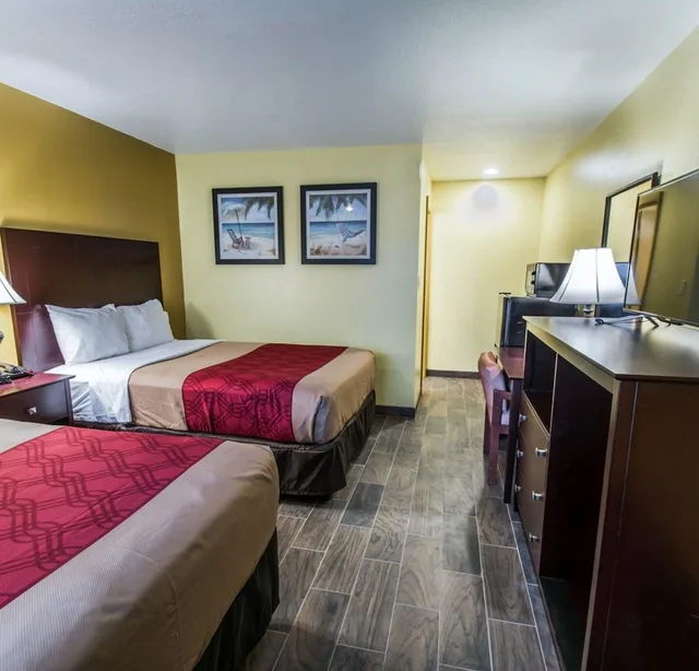 غرفة قياسية بسريرين مزدوجين، Econo Lodge Cocoa Beach - Near The Port 3/3