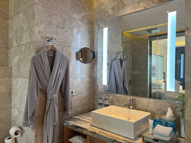غرفة جونيور بسرير كينج بإطلالة على المدينة، Renaissance Dhaka Gulshan Hotel 10/10