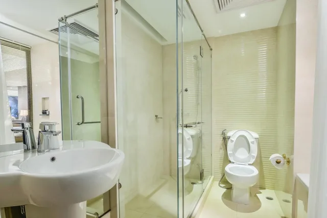 جناح جونيور، The Grand Sathorn 7/8