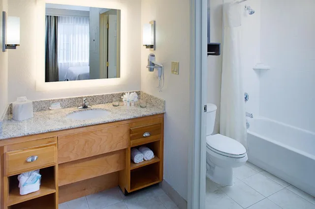 جناح بسريرين كوين مع أريكة لذوي الإعاقة، Homewood Suites By Hilton Albuquerque 2/2