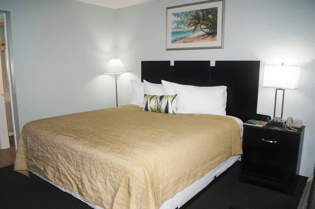 غرفة بسرير كوين لذوي الإعاقة، Ocean Plaza Motel 2/3