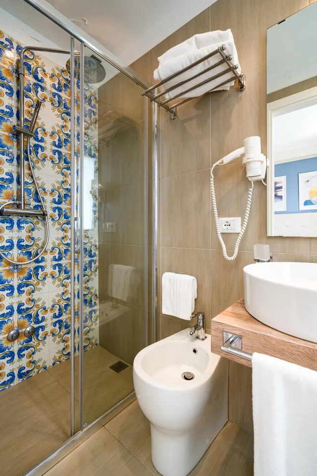 Room, Double or Twin Bed, Lateral Side Sea View، Hotel Rivage Taormina 8/10