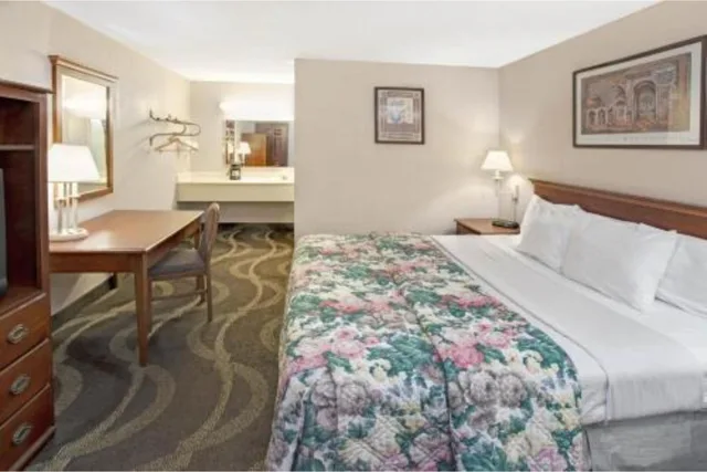Room, King Bed, Smoking, Motel6 Alsip, IL 2/2