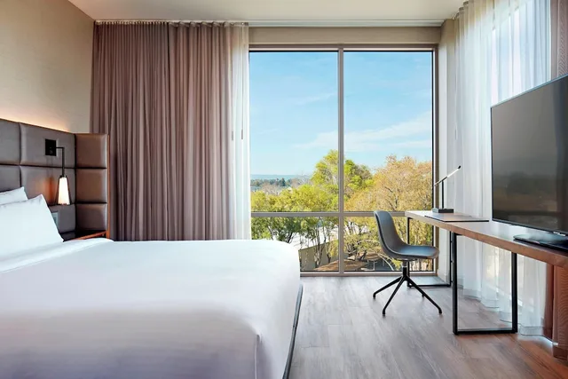 غرفة ديلوكس بسرير كينج بإطلالة على الجبل، Ac Hotel By Marriott San Jose Sunnyvale Cupertino 5/9