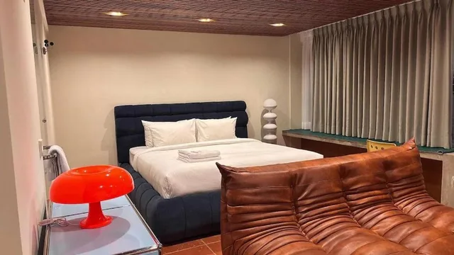 جناح بسرير كينج، Aksara Hotel by Aruna Group 1/4
