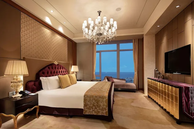 جناح رئاسي بسرير كينج، HILTON DALIAN 3/8